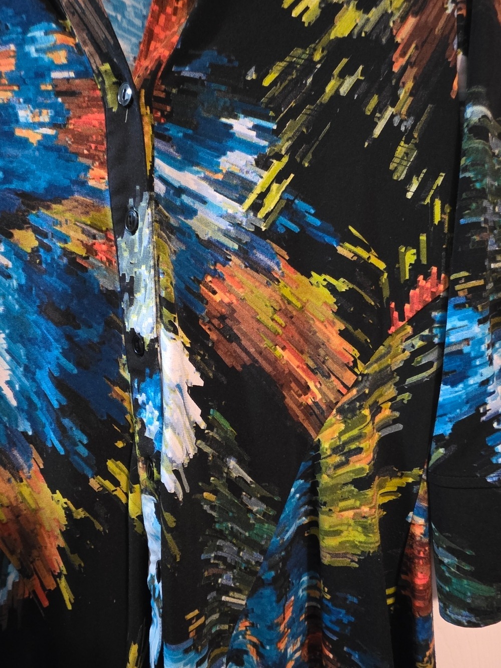 4/$97 Canadian Vivian Wong Abstract Brushstroke Button-Front Top - Picture 7 of 14